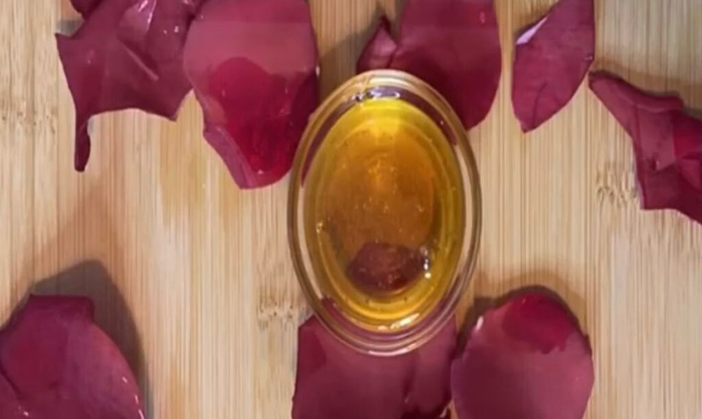 Miel Rosada: Beneficios, Propiedades y Cómo Prepararla en Casa